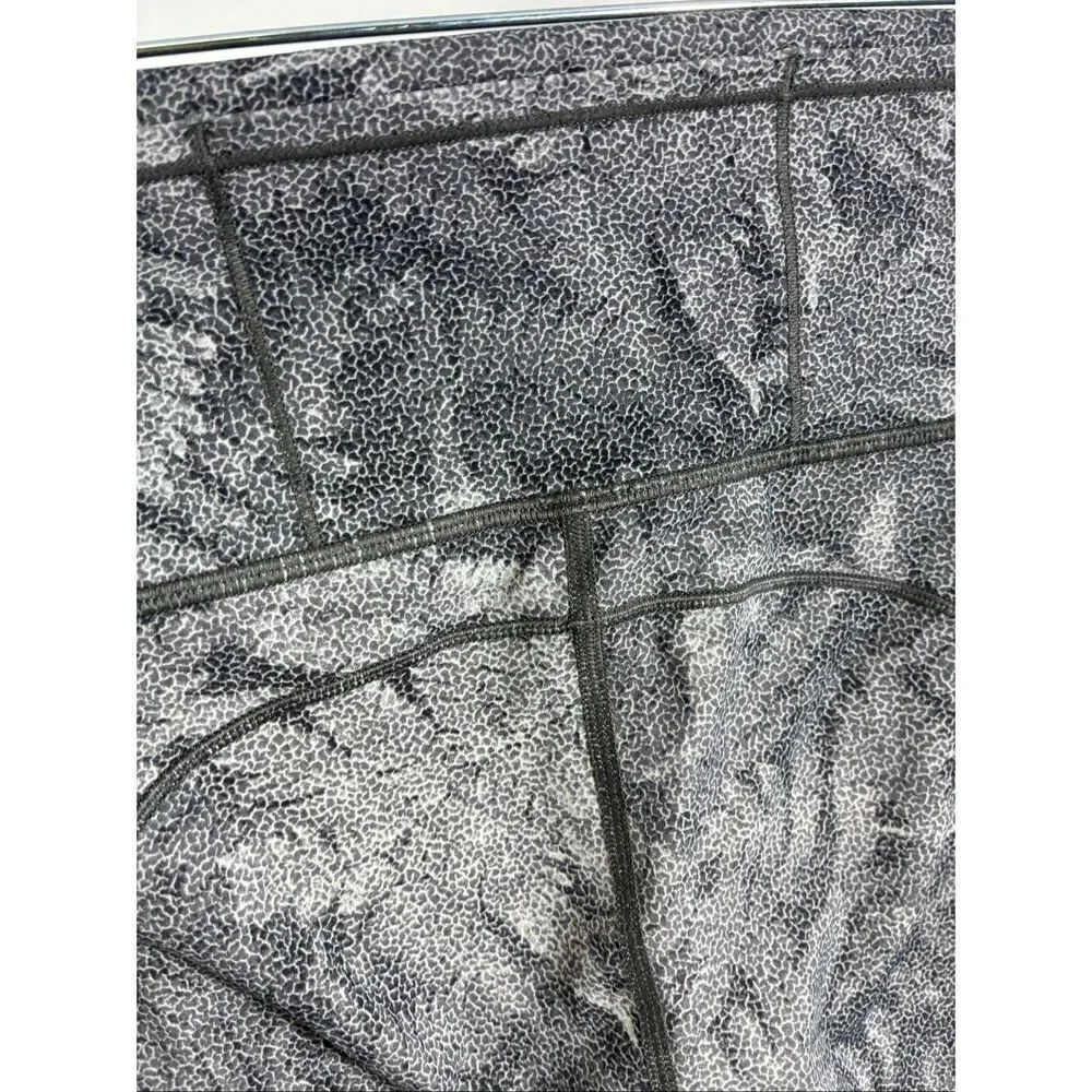 Lululemon F and Free Cropped in Kindred Spirit Alpine White Multi Size 6
